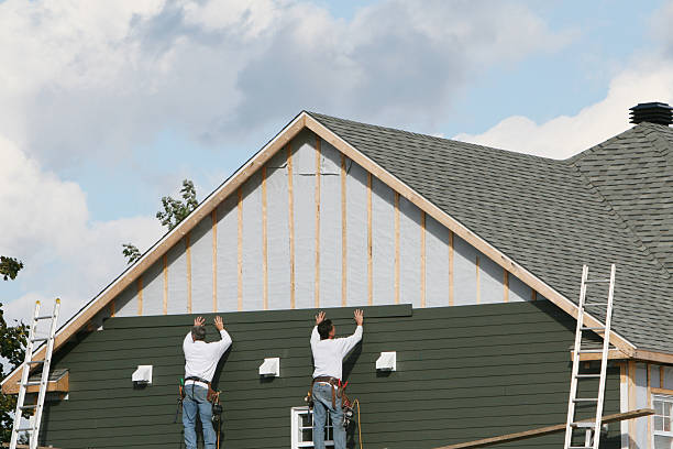 Professional Siding Replacement technician working in Londonderry, OH